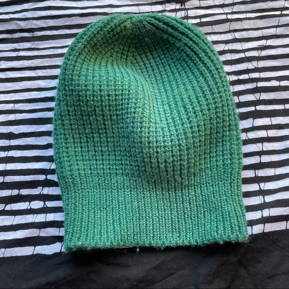 Zara beanie in forest green, perfect condition. - Picture 2 of 4